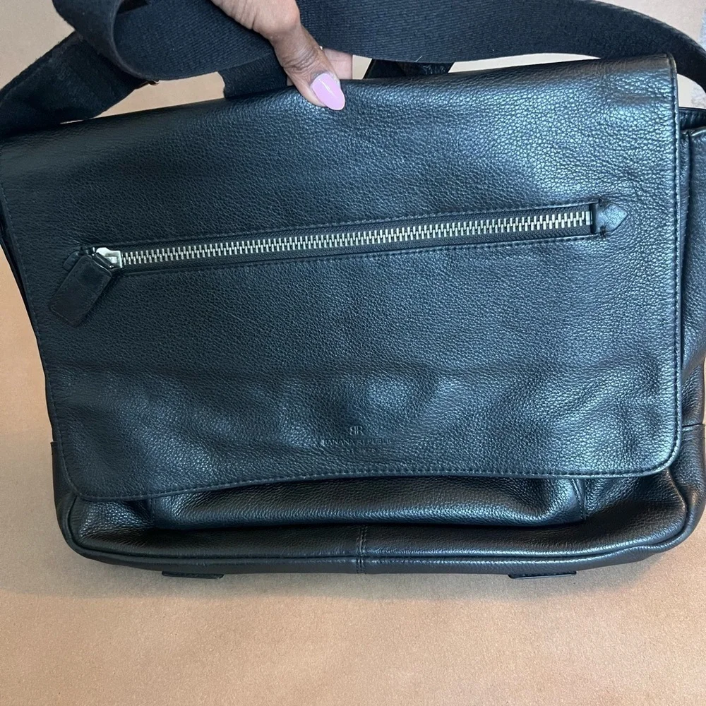 Banana Republic Black Pebbled Genuine Leather Messenger Laptop Bag Fabric Strap
